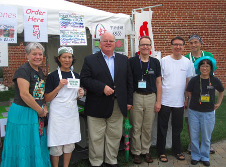 Food vendors receive Honorary Green Team member cards
