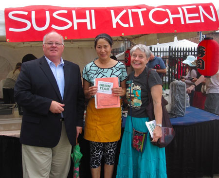 Food vendors receive Honorary Green Team member cards
