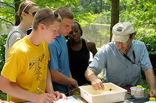 SIFT Participants learn about aquatic ecology